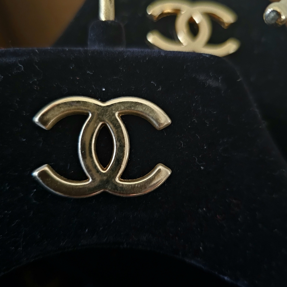 Authentic CHANEL Velour Clothes Hanger. - Picture 2 of 3